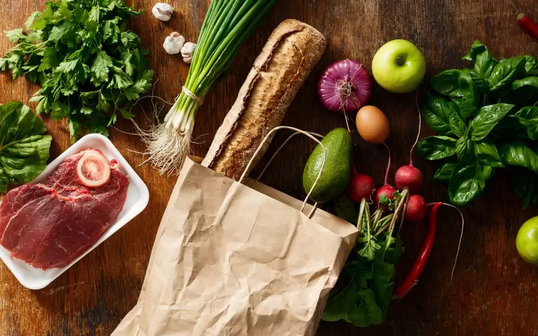 Verduras,pan y carne en la dieta alimentaria